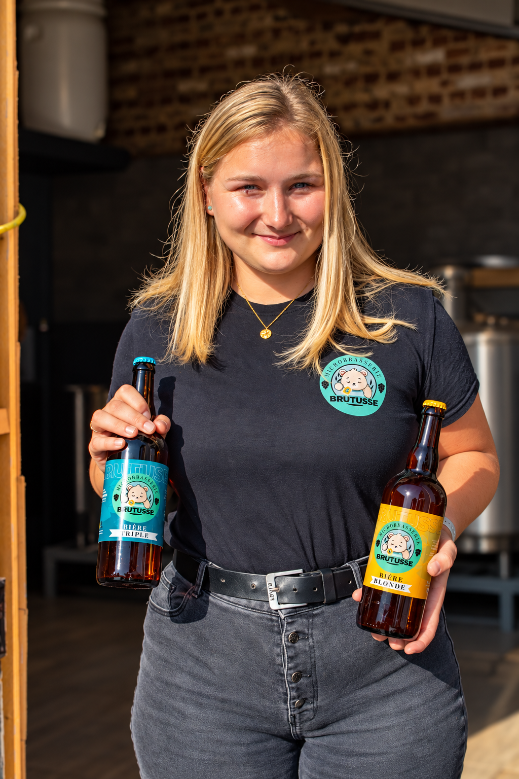 Élise présente les bières Blonde et Triple de la Microbrasserie Brutusse